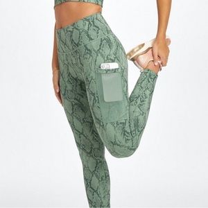 Define Powerhold Fabletics Leggings